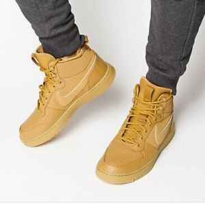Nike Court Borough Mid Winter men's hightops